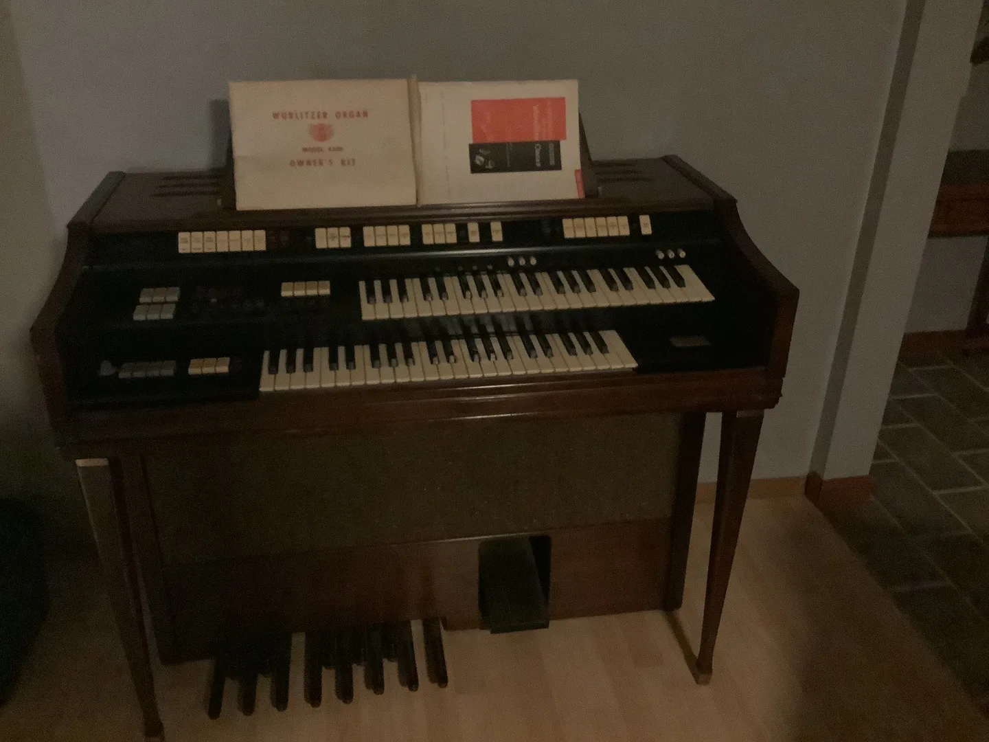 Wurlitzer Organ Model 4300 thumbnail