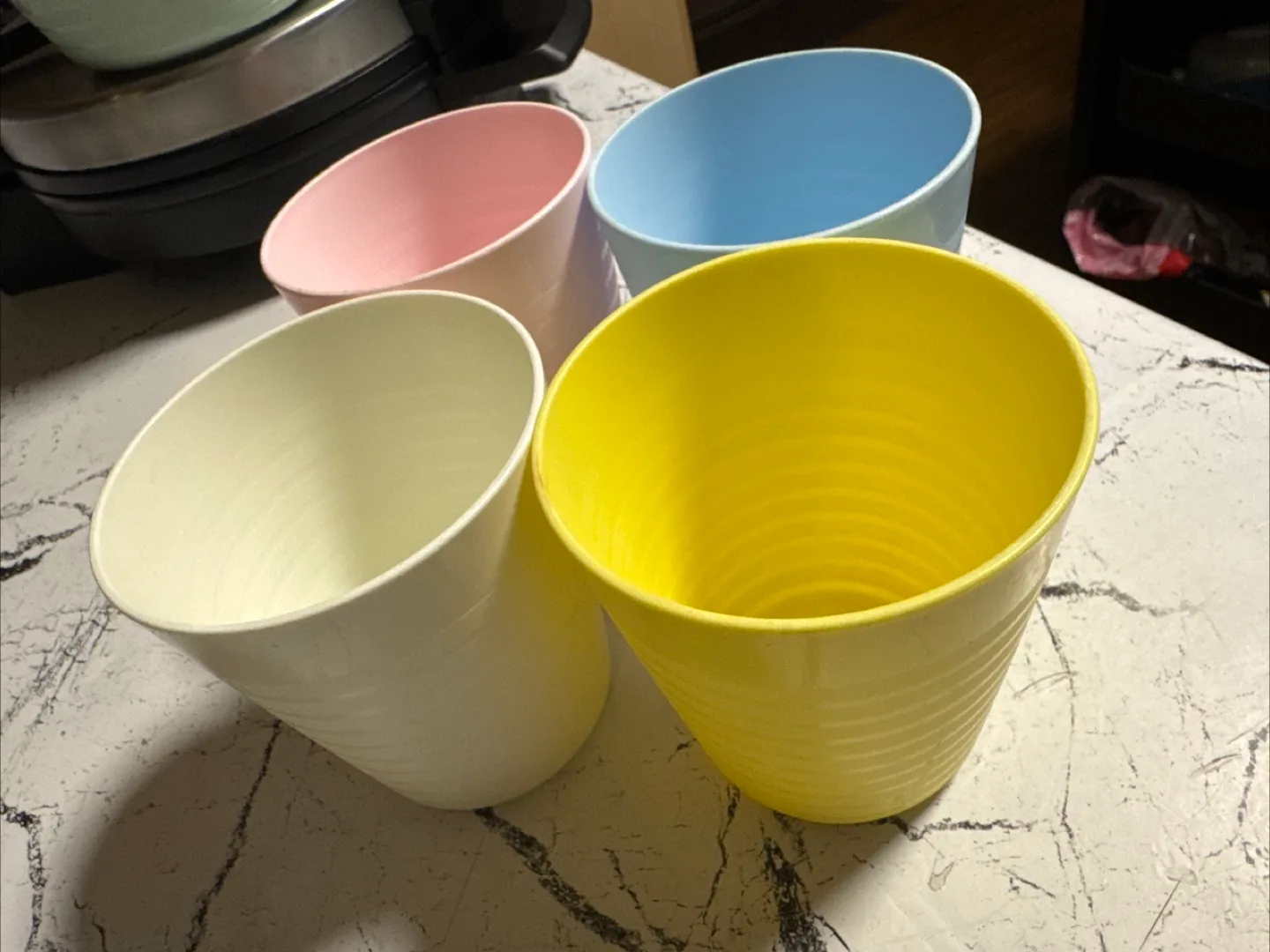 Set of 4 Pastel Coloured Plastic Cups thumbnail