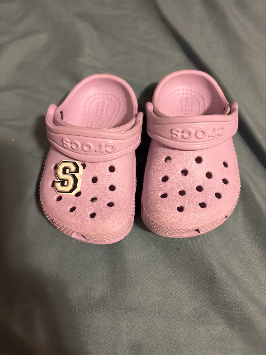 Lilac Crocs Kids Size 6/7 thumbnail