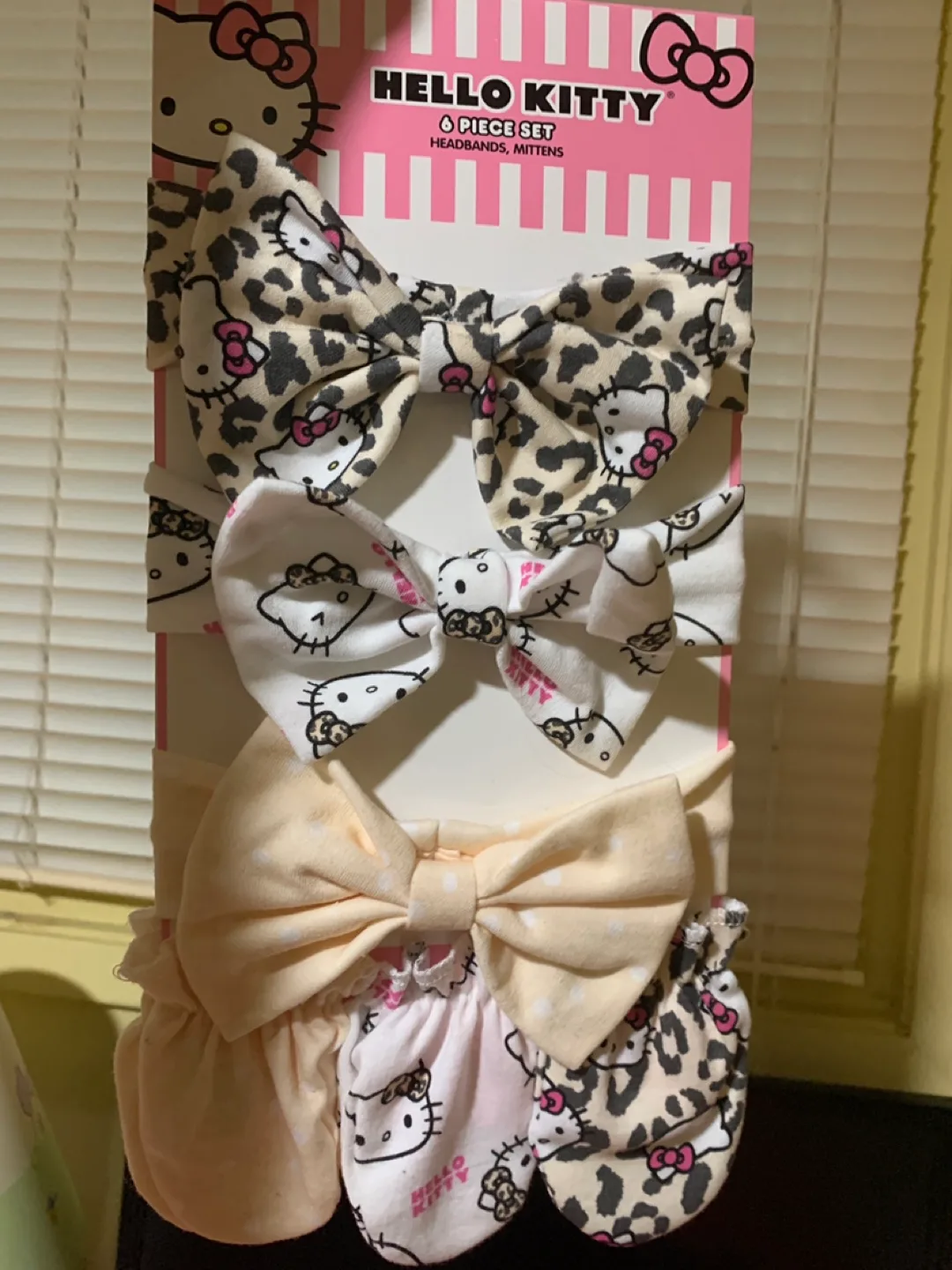 New Hello Kitty 6-Piece Headband & Mitten Set thumbnail