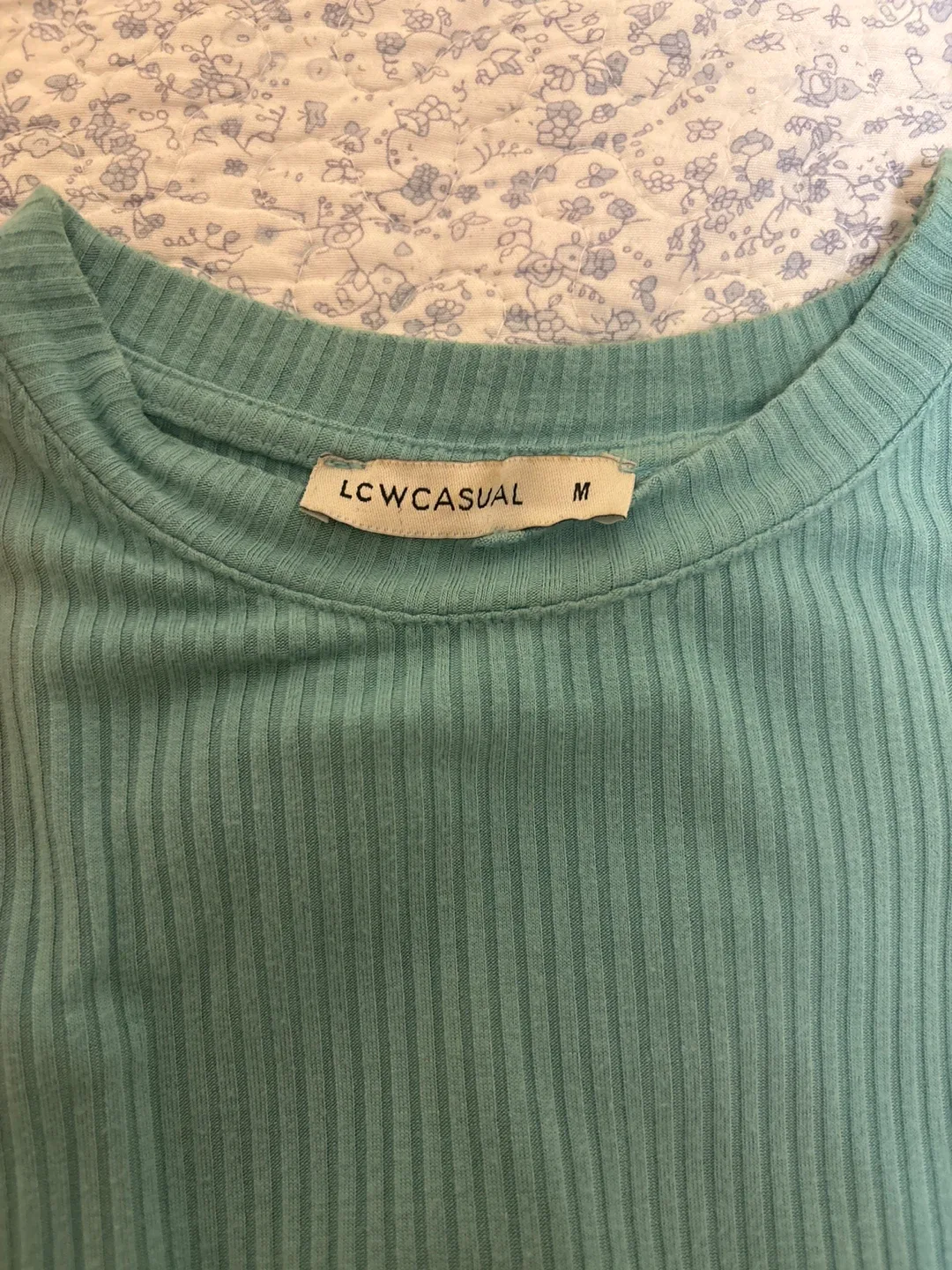 LCW Teal Ribbed Ruched Top - Size M image indicator(3)
