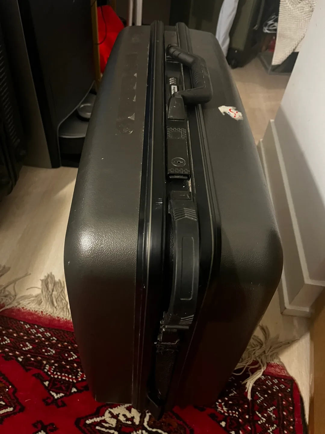 Esquire Black Hardside Suitcase image indicator(2)