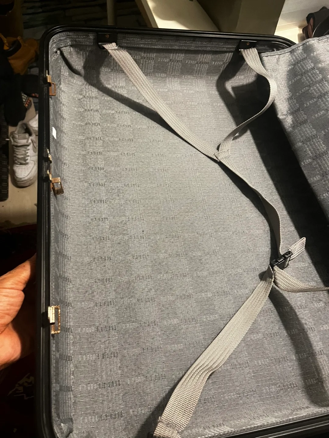 Esquire Black Hardside Suitcase image indicator(3)