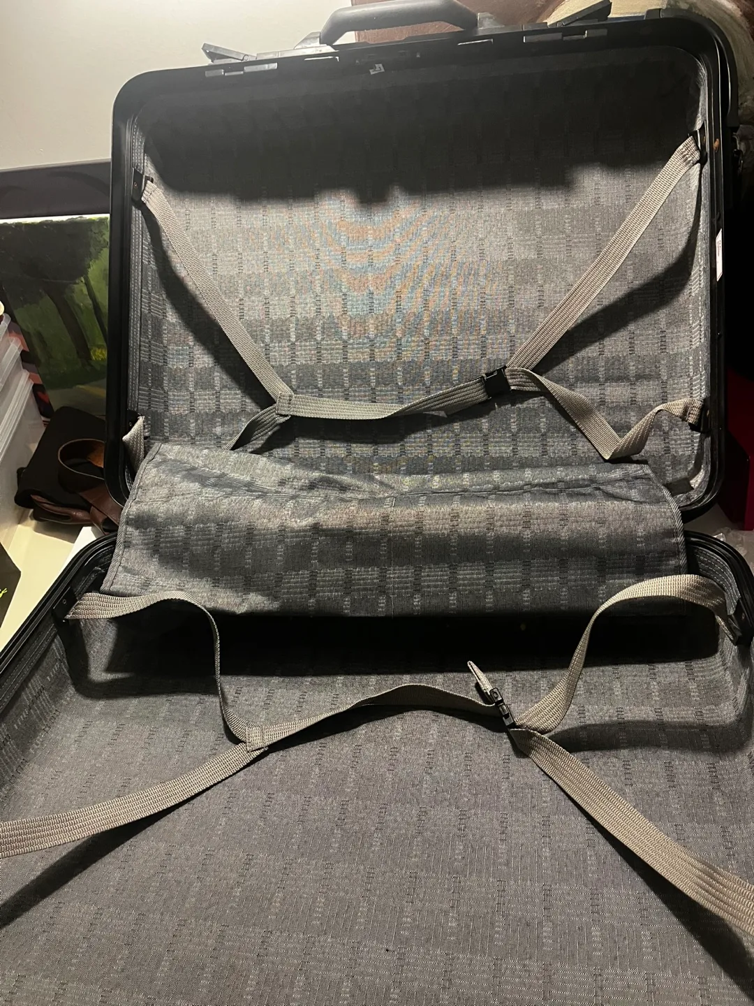 Esquire Black Hardside Suitcase image indicator(4)