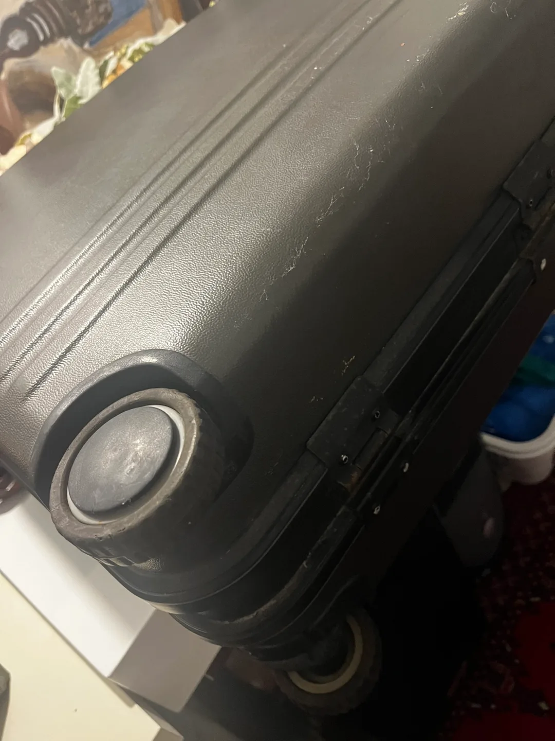 Esquire Black Hardside Suitcase image indicator(6)