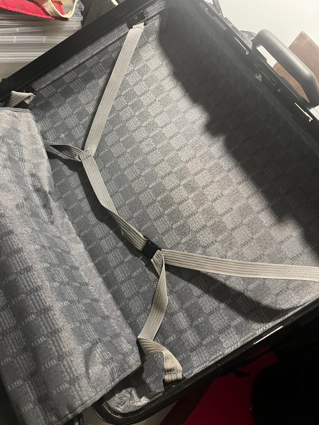 Esquire Black Hardside Suitcase image indicator(7)