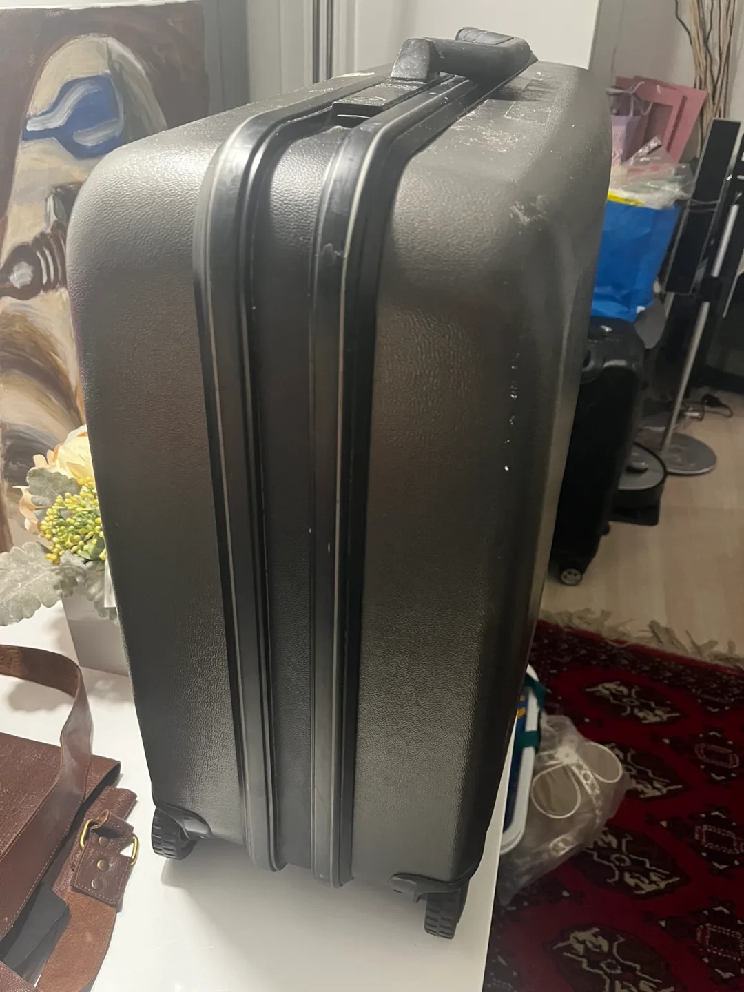 Esquire Black Hardside Suitcase image indicator(9)