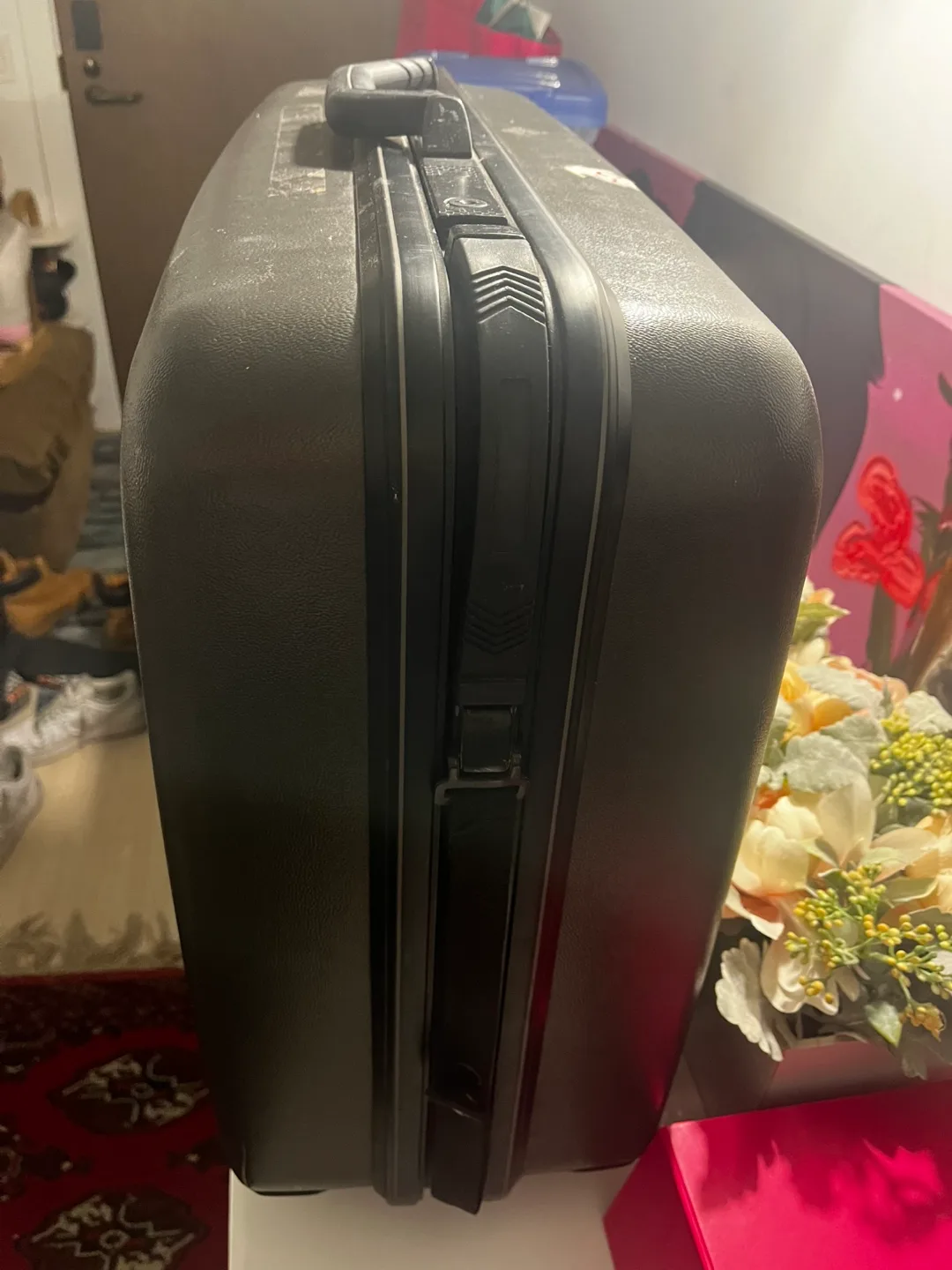 Esquire Black Hardside Suitcase image indicator(10)