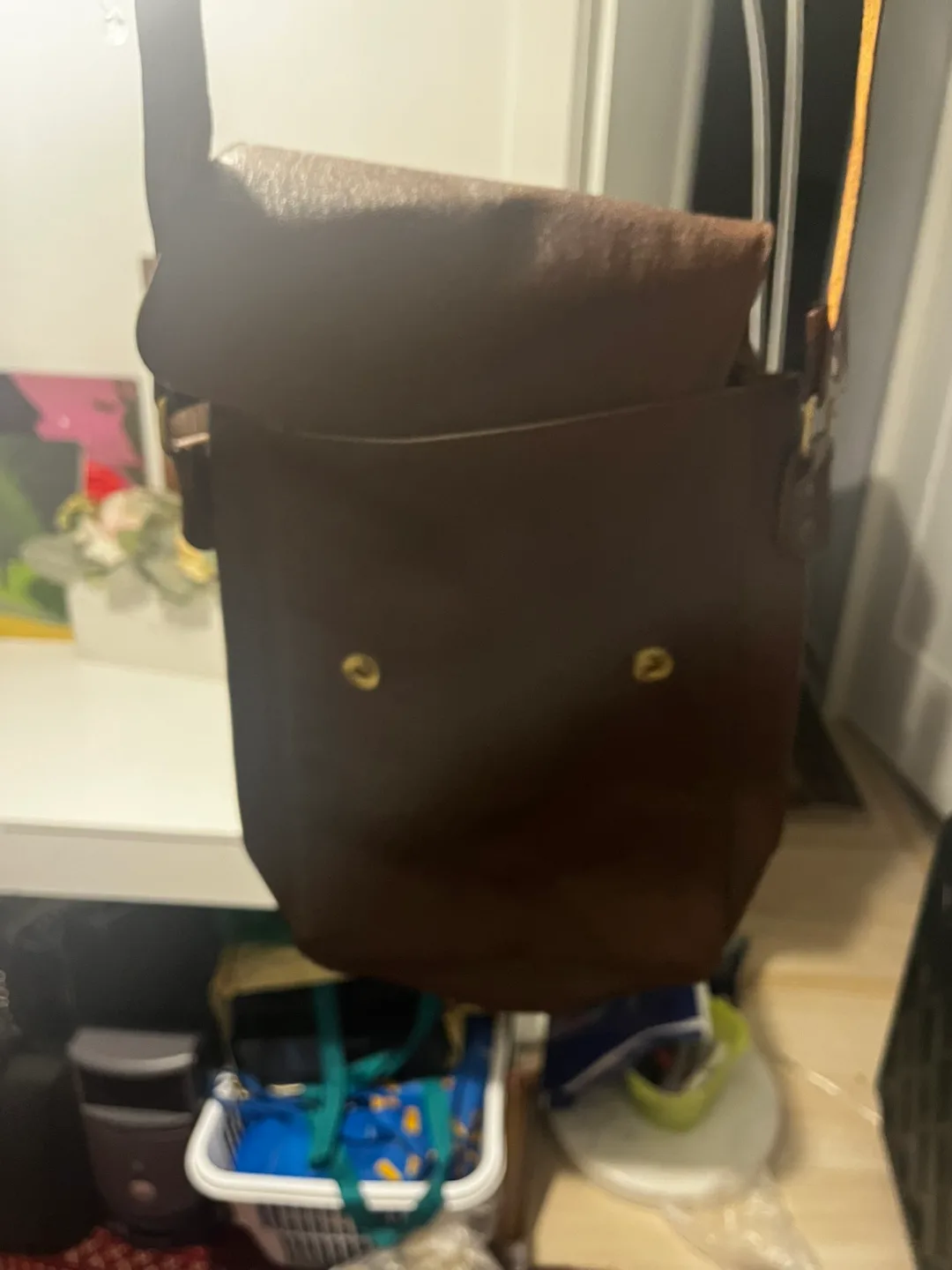 Brown Leather Messenger Bag image indicator(8)