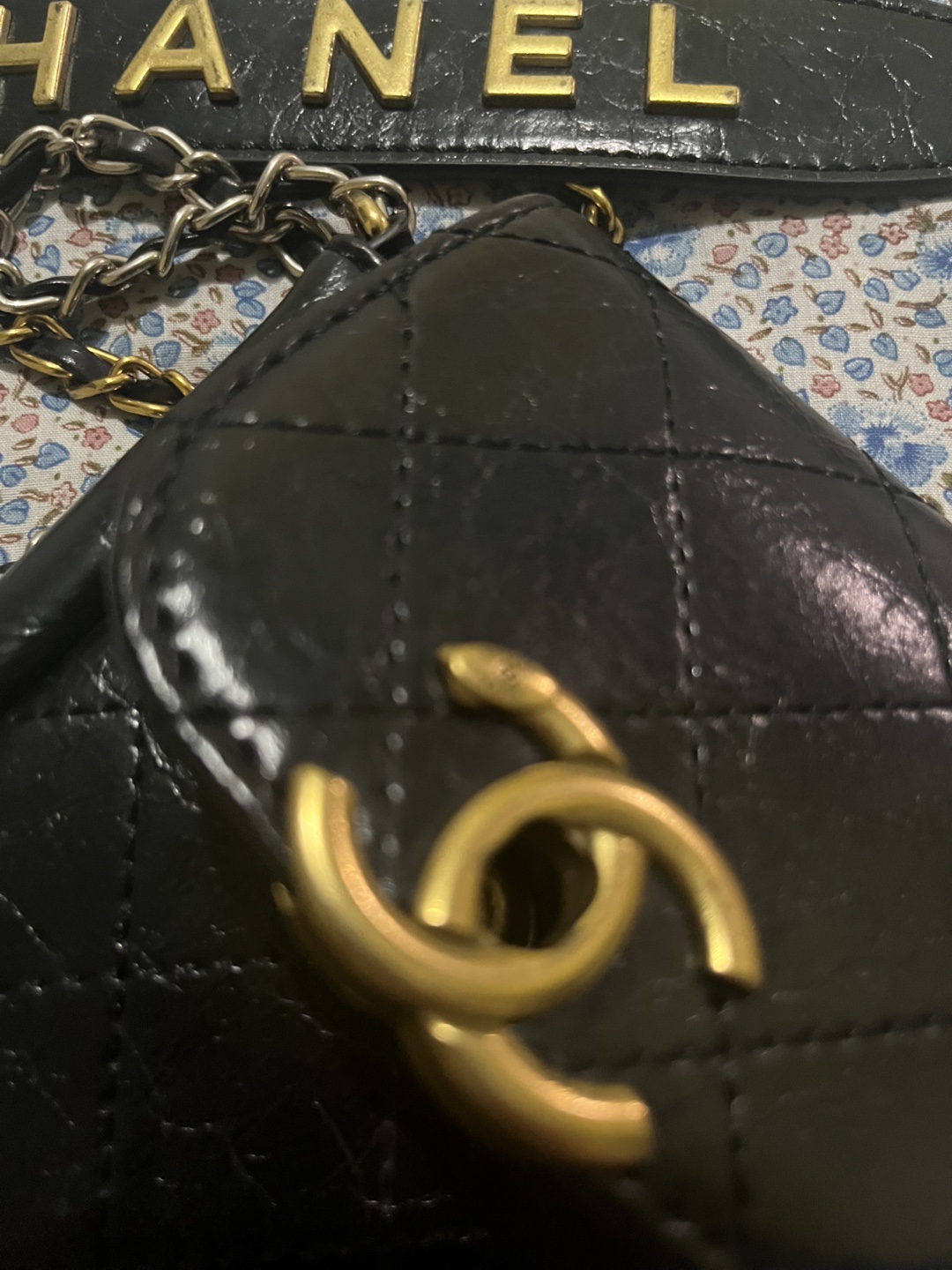 Chanel Black Makeup Bag and smart phone with Chain - photo 3