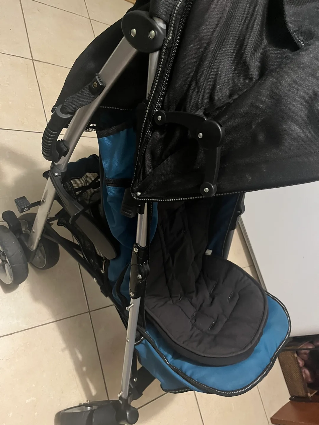 Guzzie+Guss Stroller - Blue & Black image indicator(4)