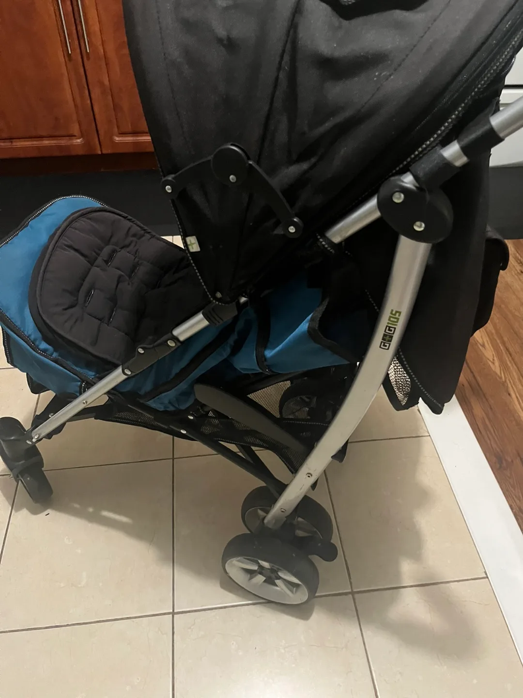Guzzie+Guss Stroller - Blue & Black image indicator(7)
