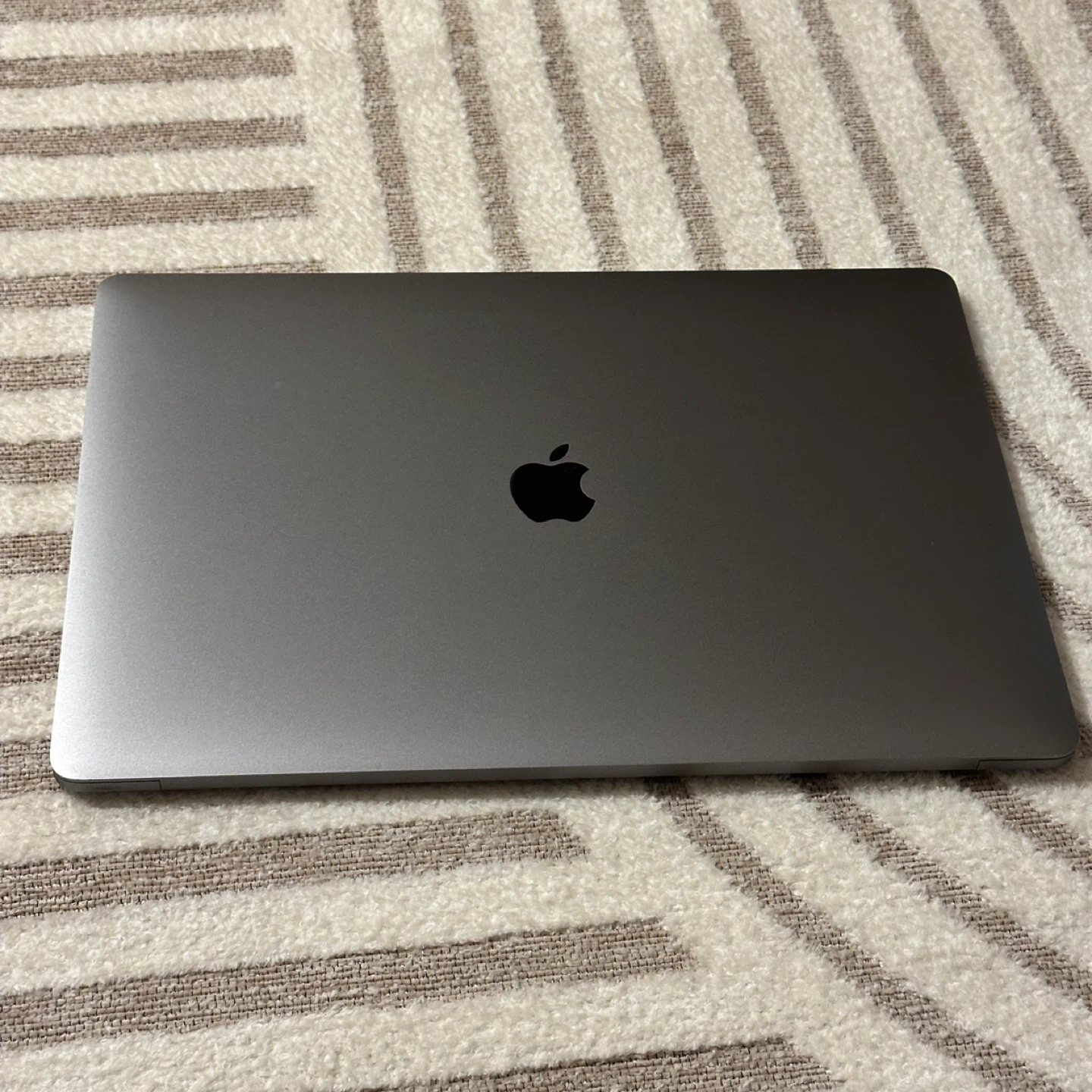Apple MacBook Pro - 2018 - 15 inches - i7 16/512 GB - Space Grey - photo 2