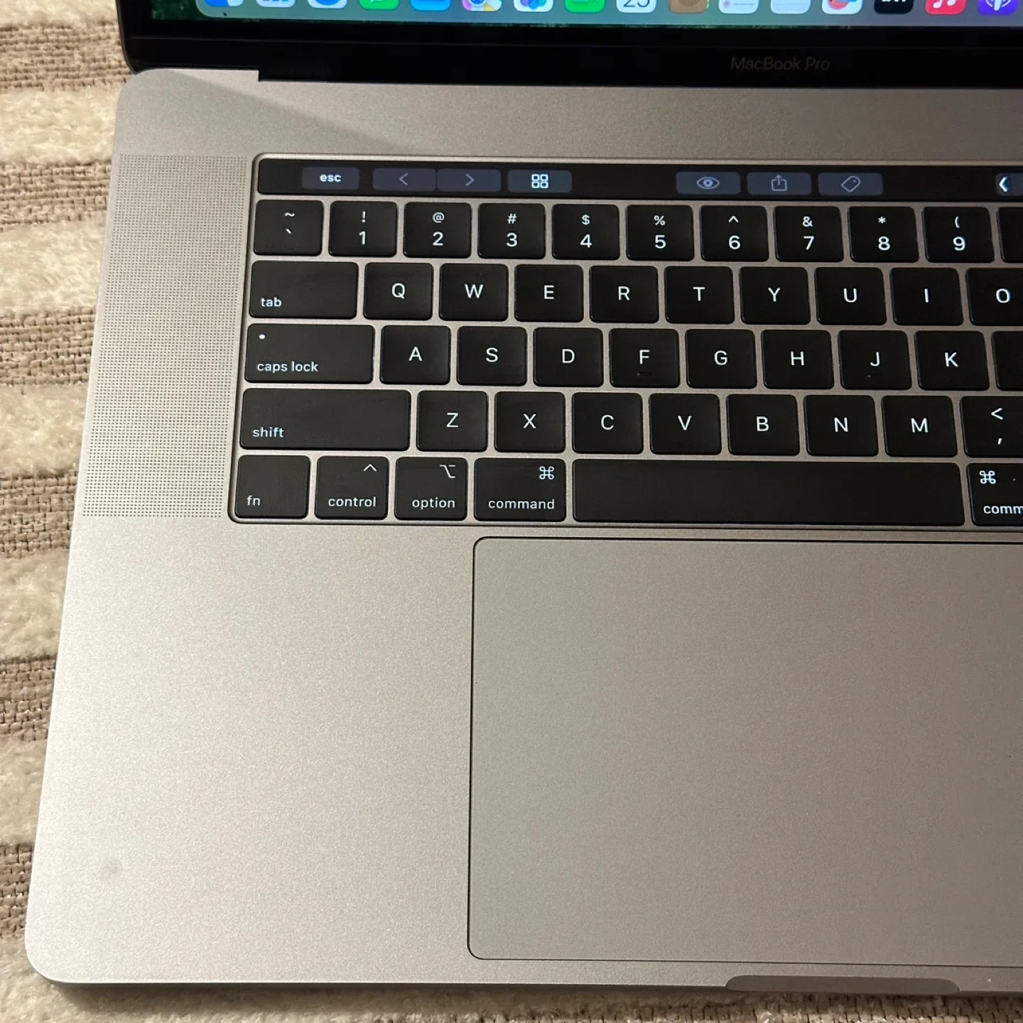 Apple MacBook Pro - 2018 - 15 inches - i7 16/512 GB - Space Grey image indicator(7)