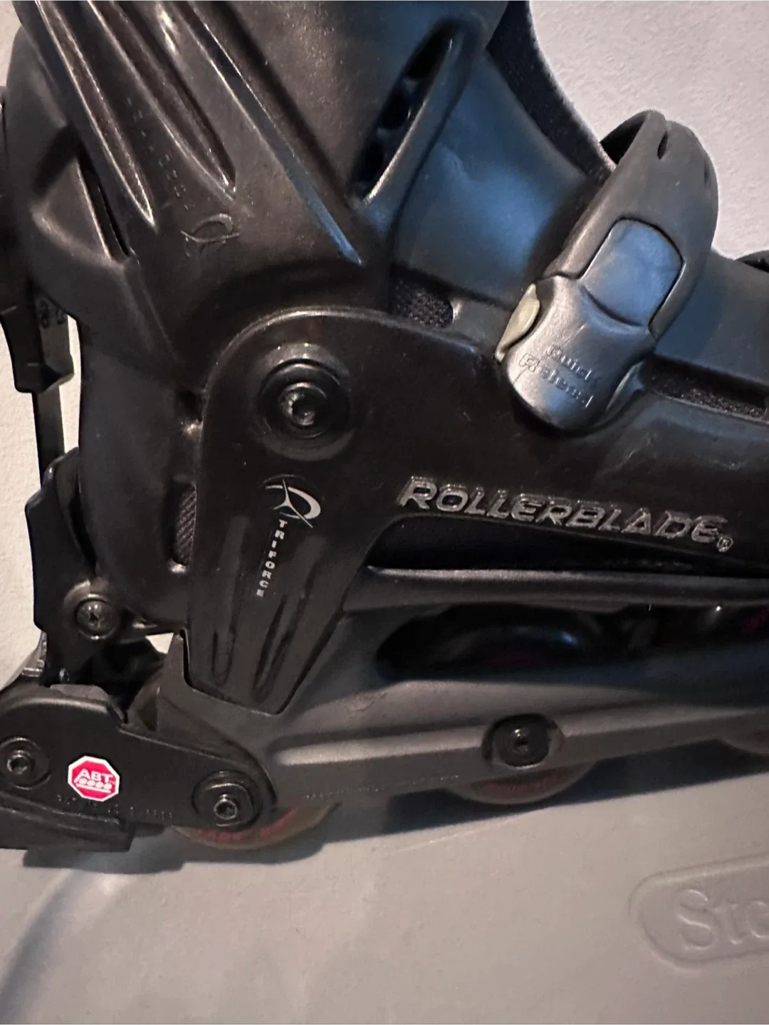 Rollerblade Inline Skates - Size 9 with Rollerblade pads image indicator(6)