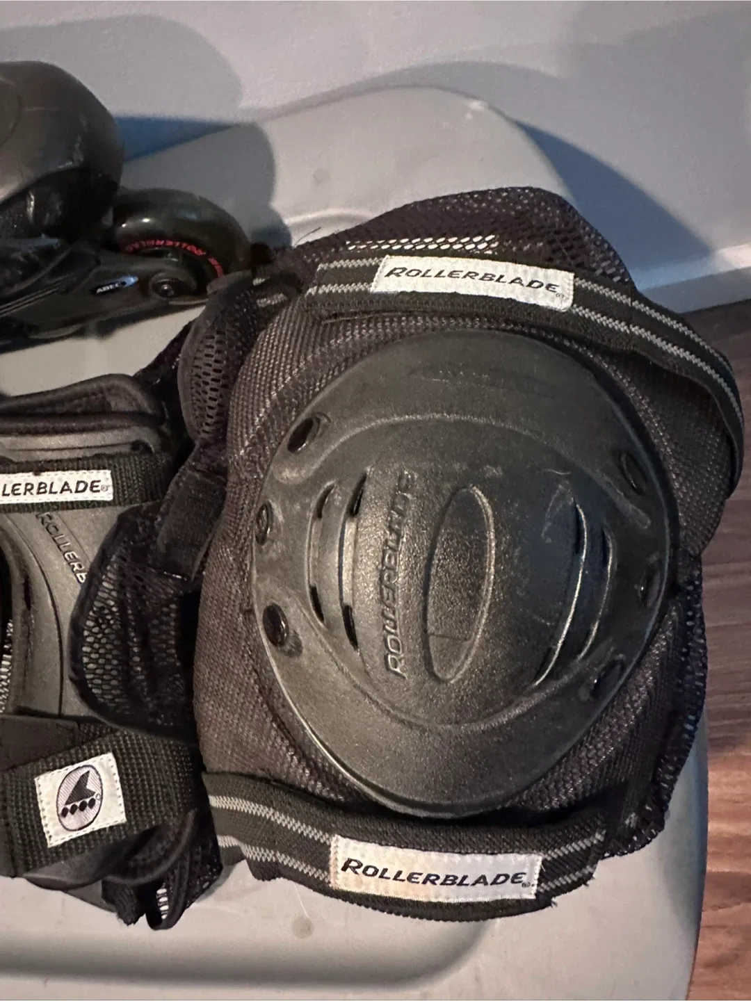 Rollerblade Inline Skates - Size 9 with Rollerblade pads image indicator(5)