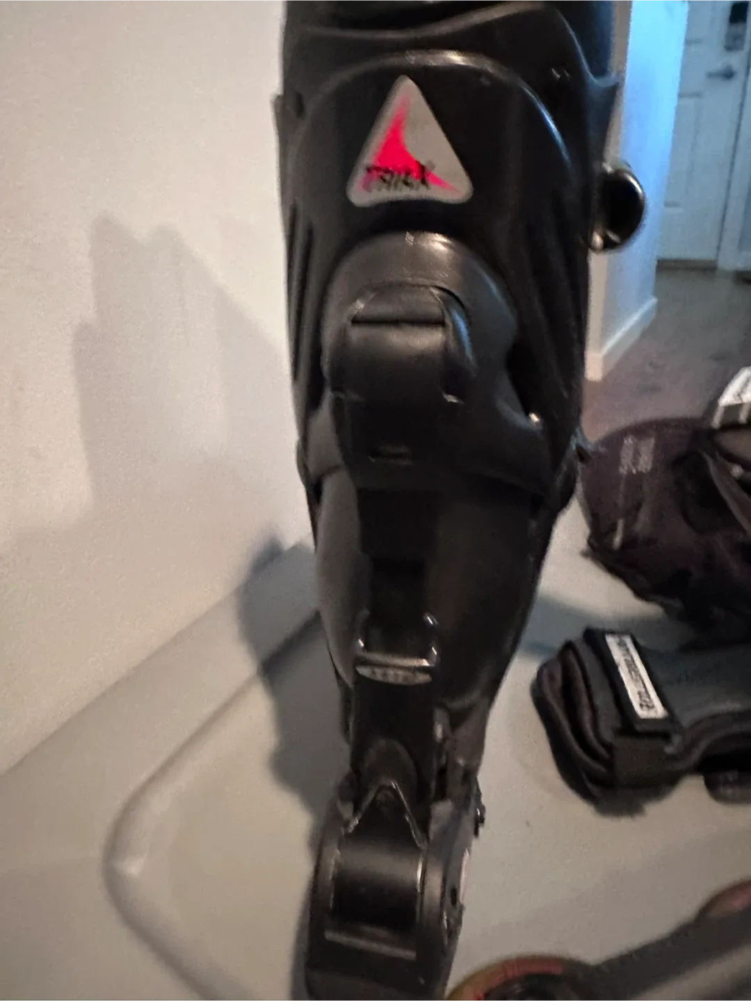 Rollerblade Inline Skates - Size 9 with Rollerblade pads image indicator(8)