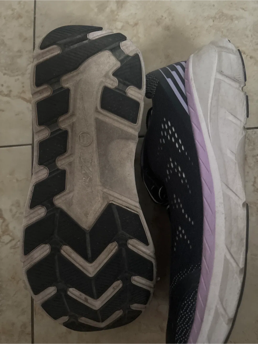 Avia size 11 women shoes image indicator(3)