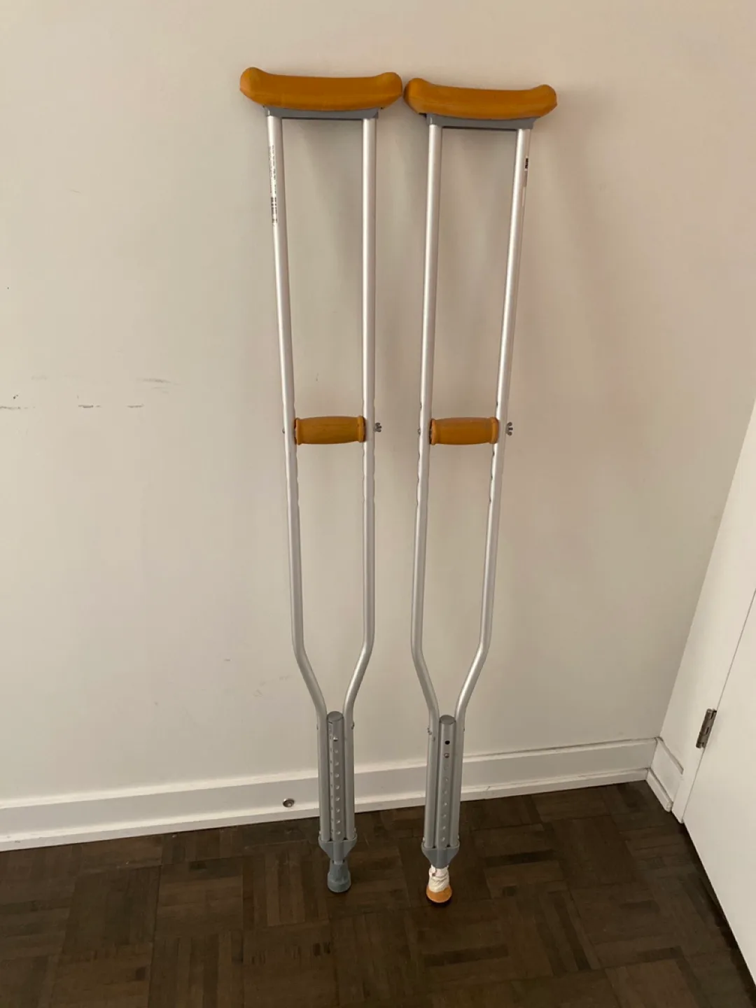 Adjustable Aluminum Crutches thumbnail