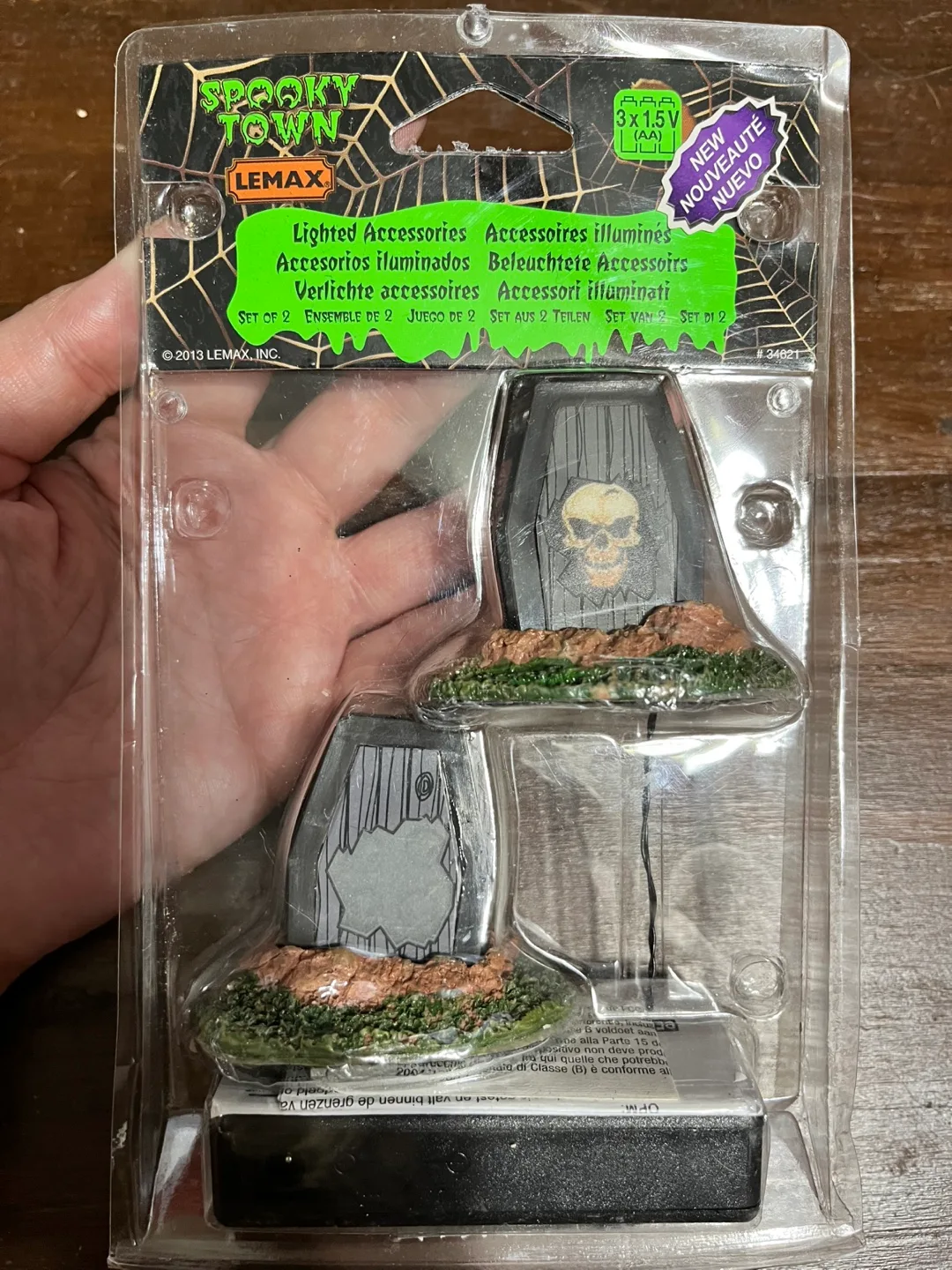 New Lemax Spooky Town Lighted Accessories Set of 2 Gravestones thumbnail