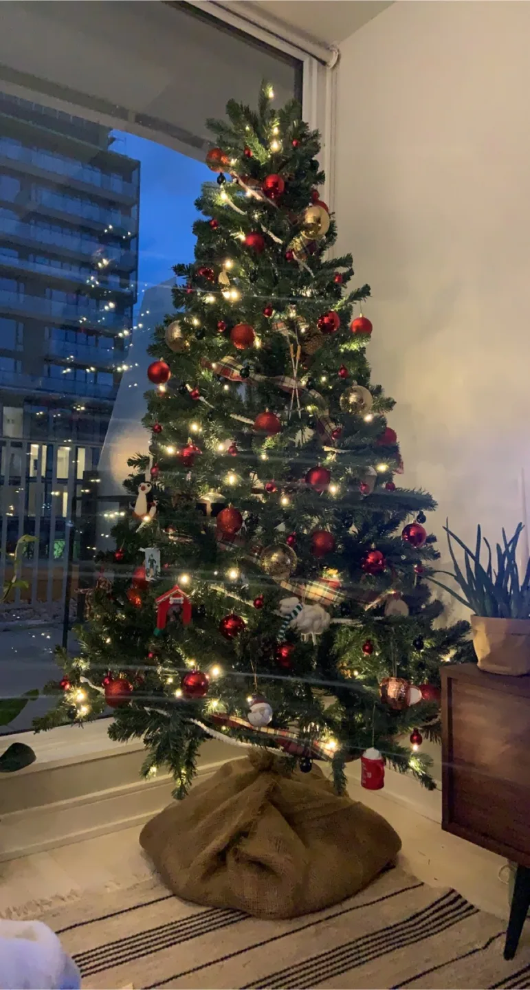 Pre Lit Christmas Tree thumbnail