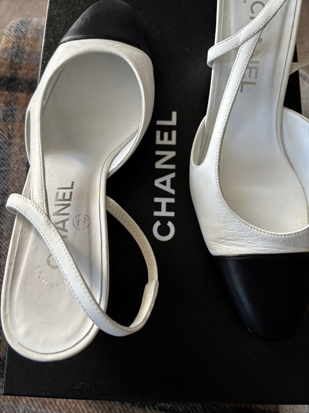 Chanel Slingback Heels Size 38.5 - photo 2