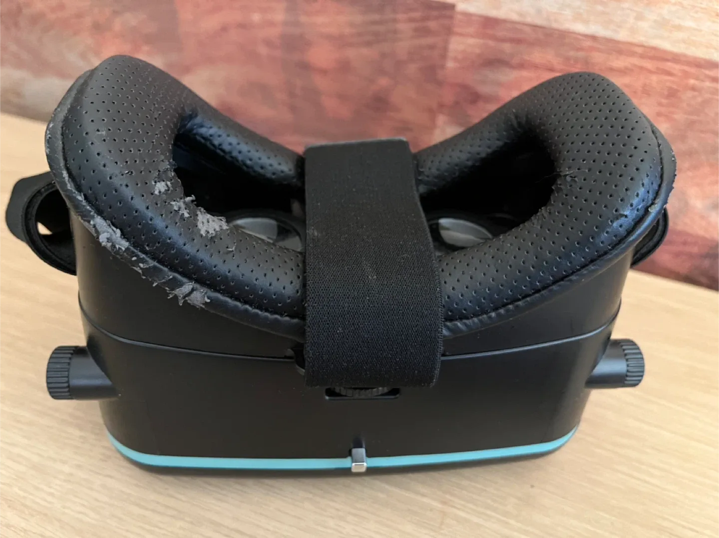 Utopia 360° Virtual Reality Headset & Remote image indicator(4)