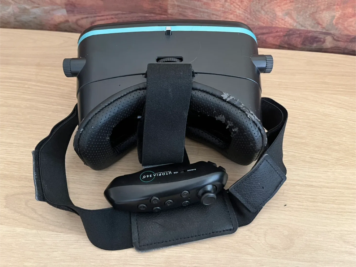 Utopia 360° Virtual Reality Headset & Remote image indicator(2)