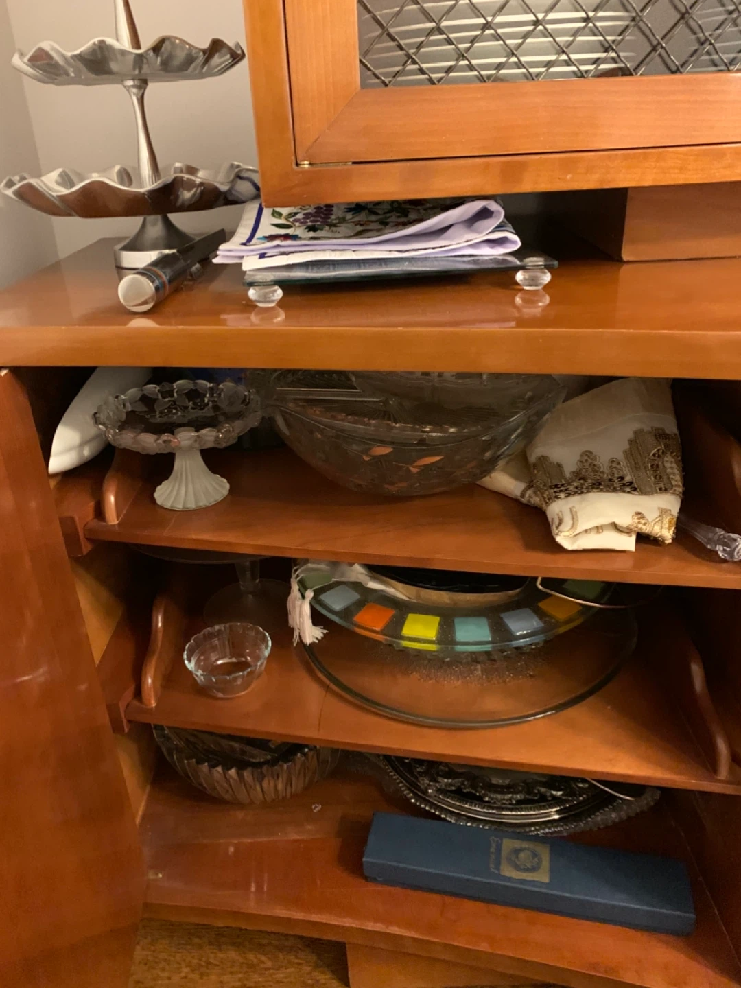 Variety of serving dishes - photo 3