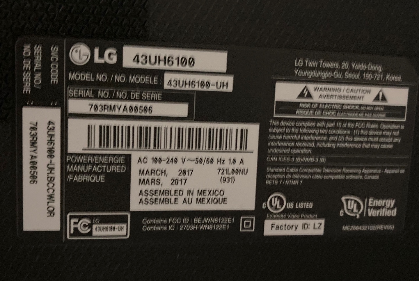 LG 43UH6100 43" TV - like new - photo 2