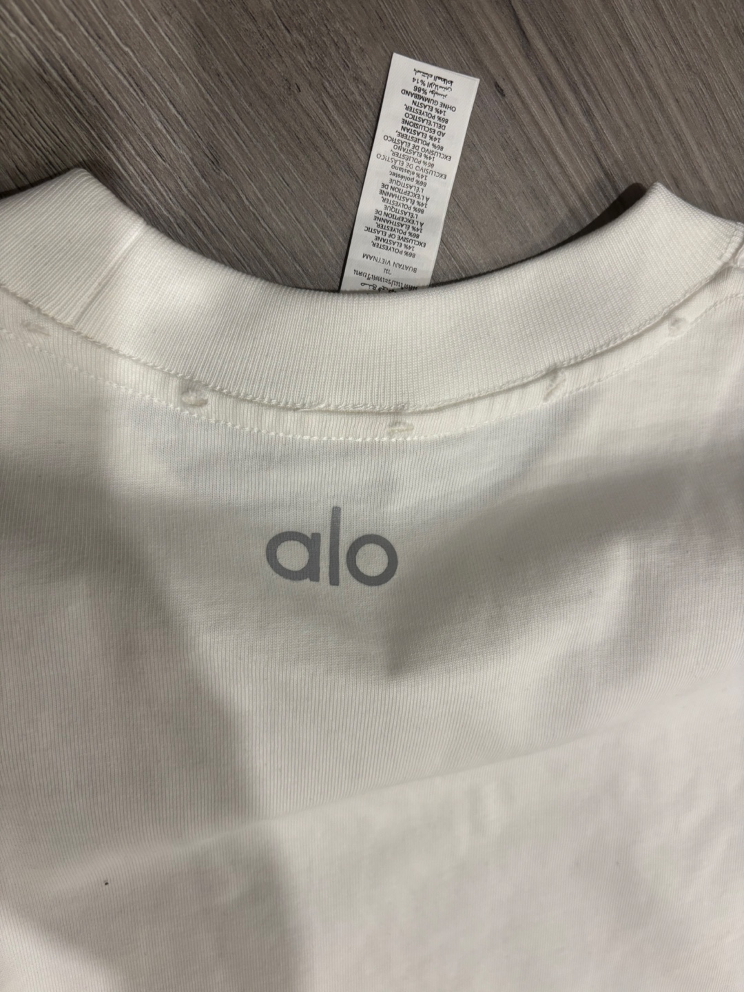 New Alo Yoga Cream T-Shirt - Size M - photo 3