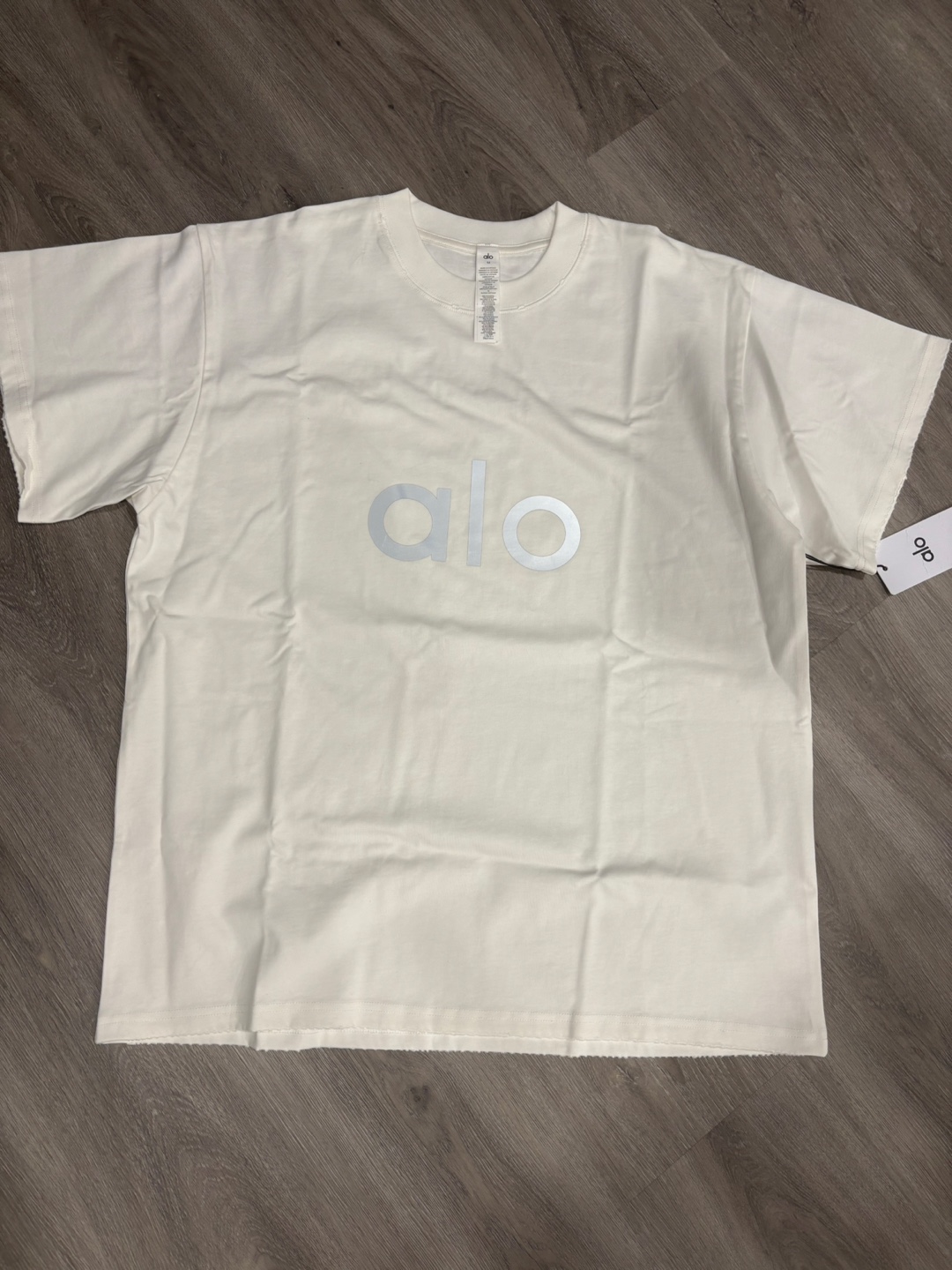 New Alo Yoga Cream T-Shirt - Size M
