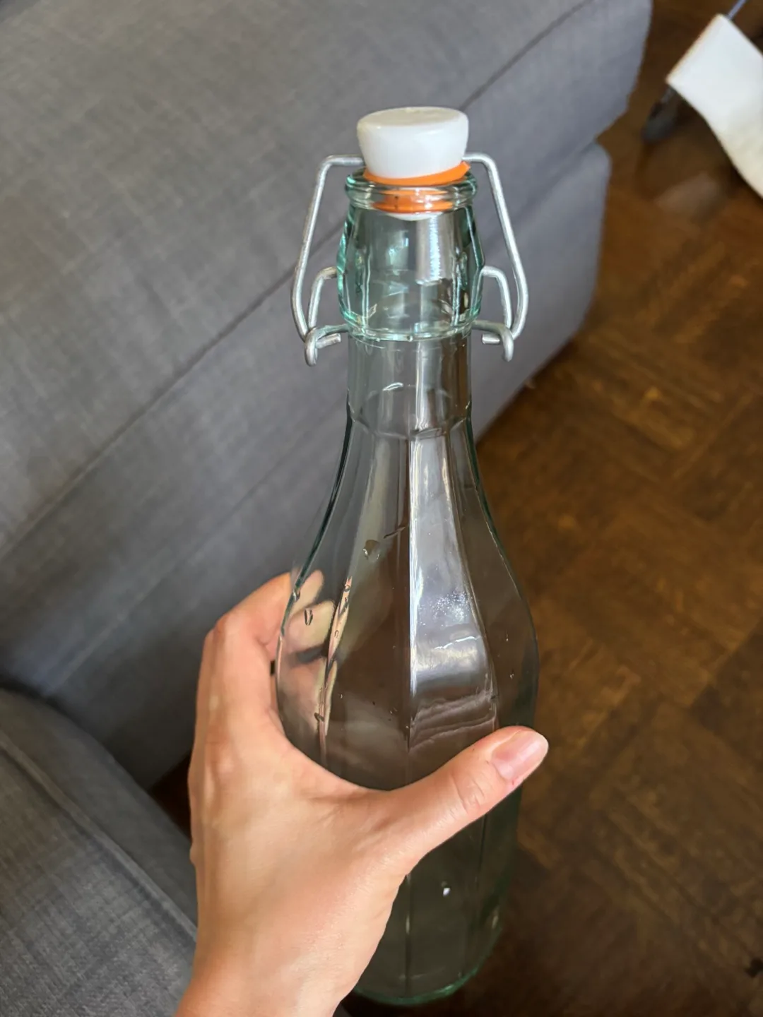 Free Glass Bottle with Stopper image indicator(2)