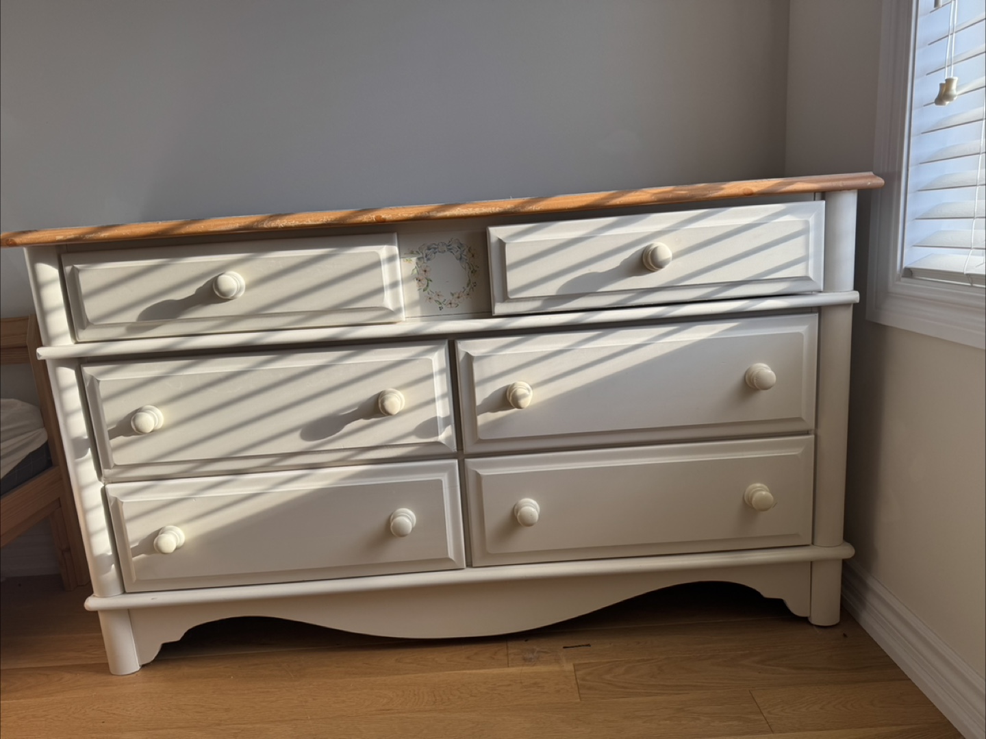 White 6-Drawer Dresser with Wood Top - photo 5