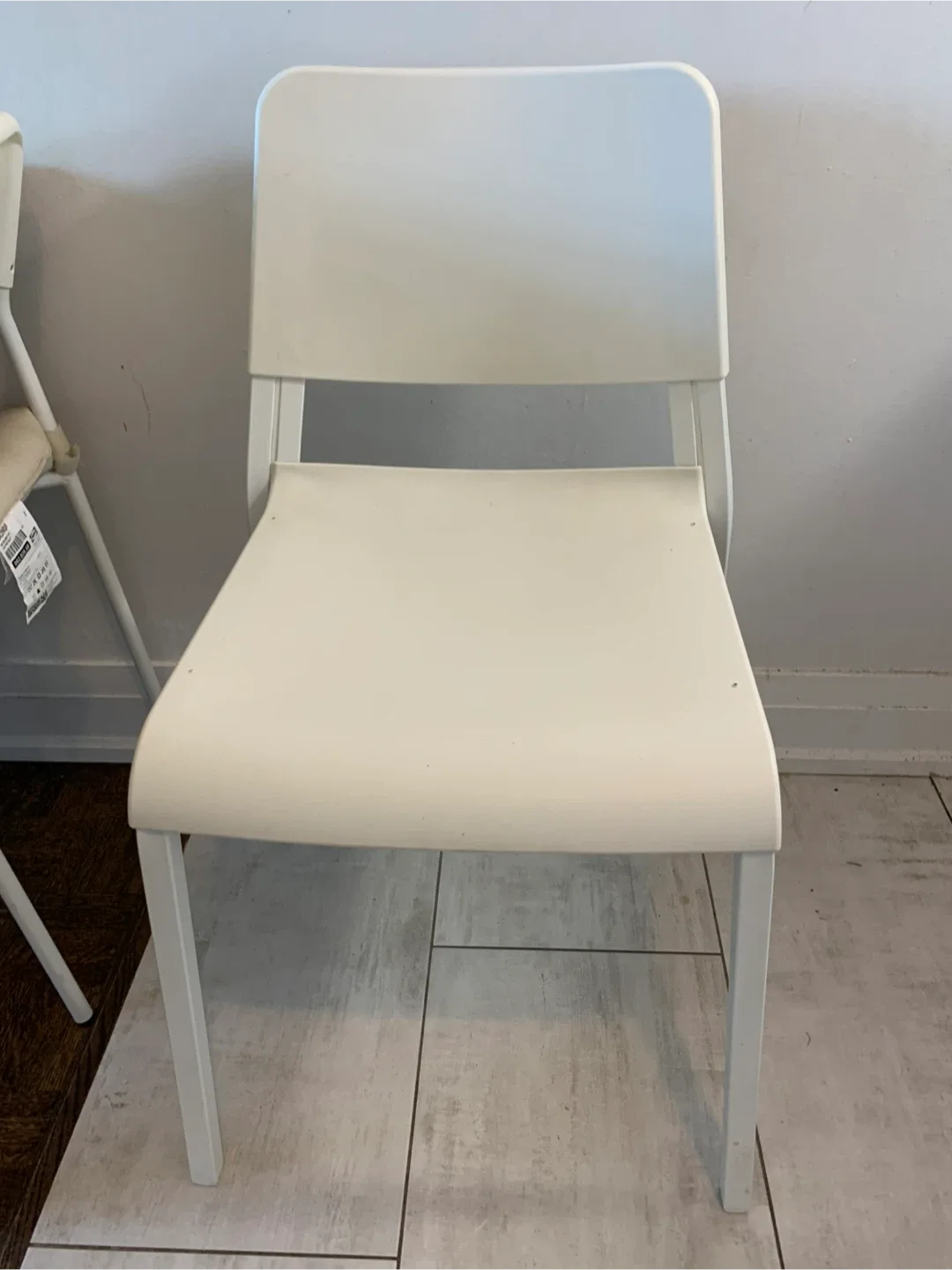 IKEA Extendable Dining Table & 4 Chairs image indicator(3)