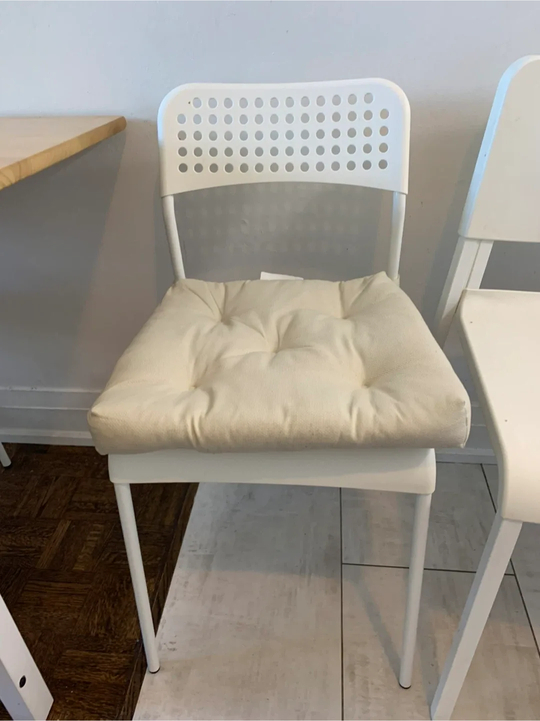 IKEA Extendable Dining Table & 4 Chairs image indicator(4)