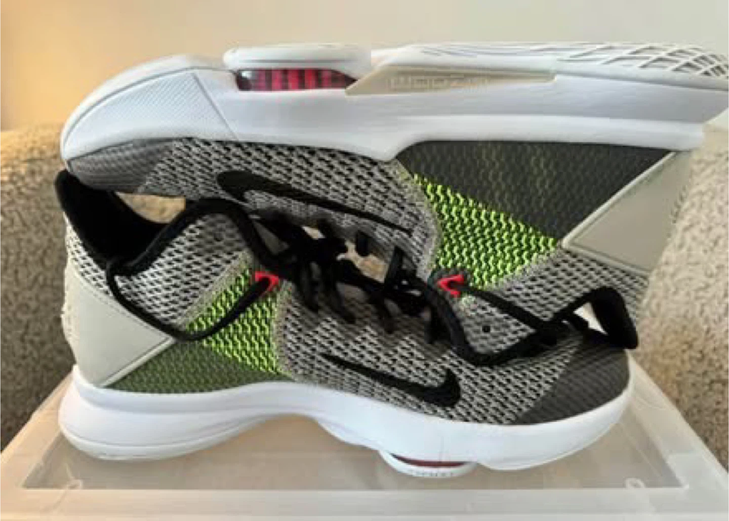 Nike LeBron Witness 4 Basketball Shoes - US 11 - photo 4