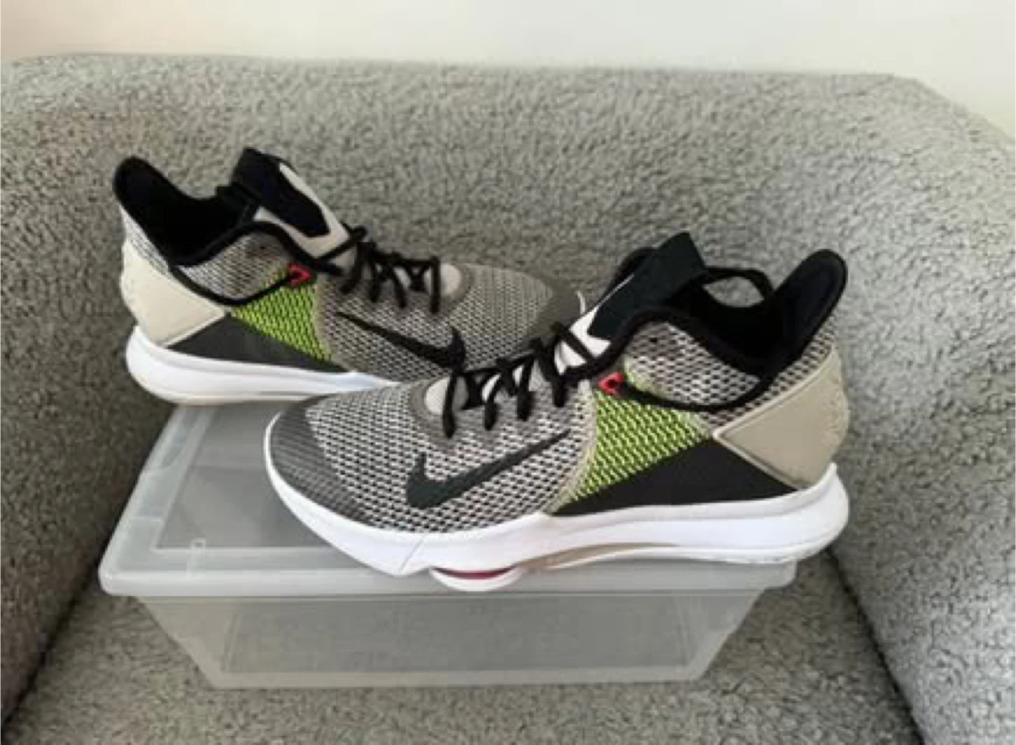 Nike LeBron Witness 4 Basketball Shoes - US 11
