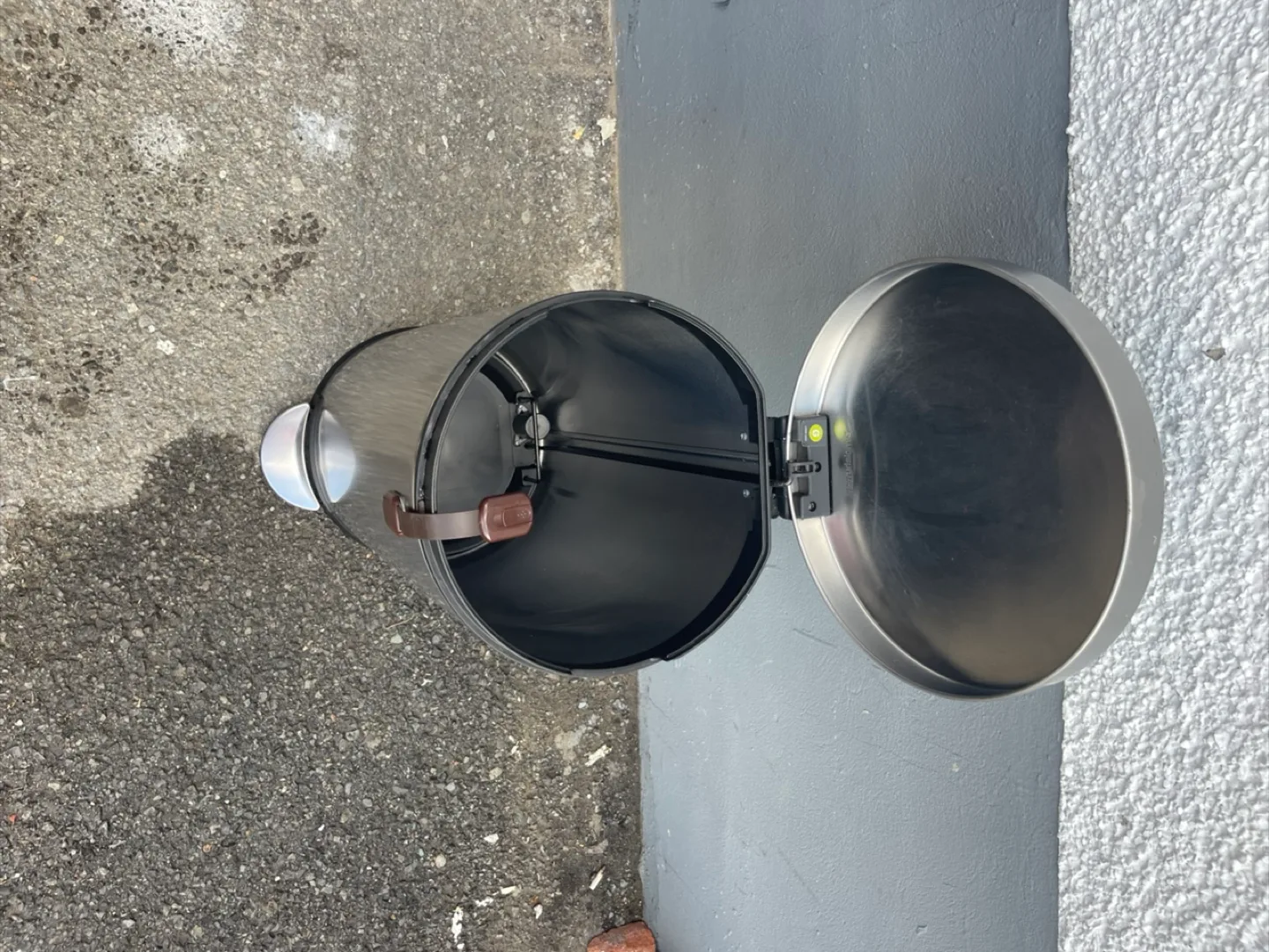 Stainless Steel Step Trash Can image indicator(2)