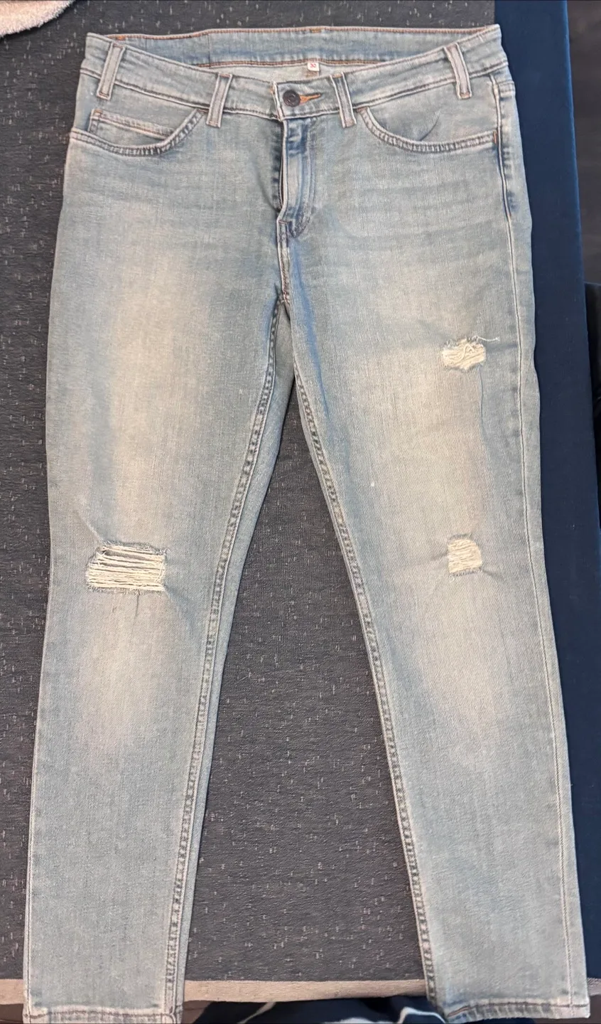 Levi's Jeans, Light Wash, Distressed thumbnail