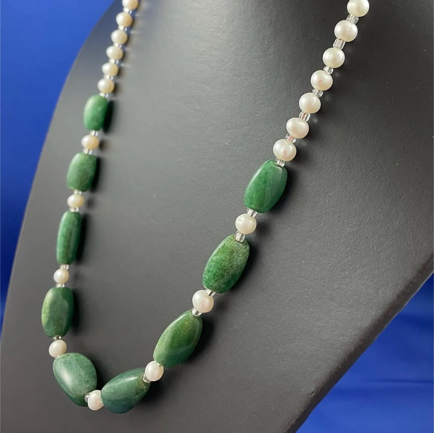 Green Jade and White Fresh Water Pearl necklace image indicator(2)