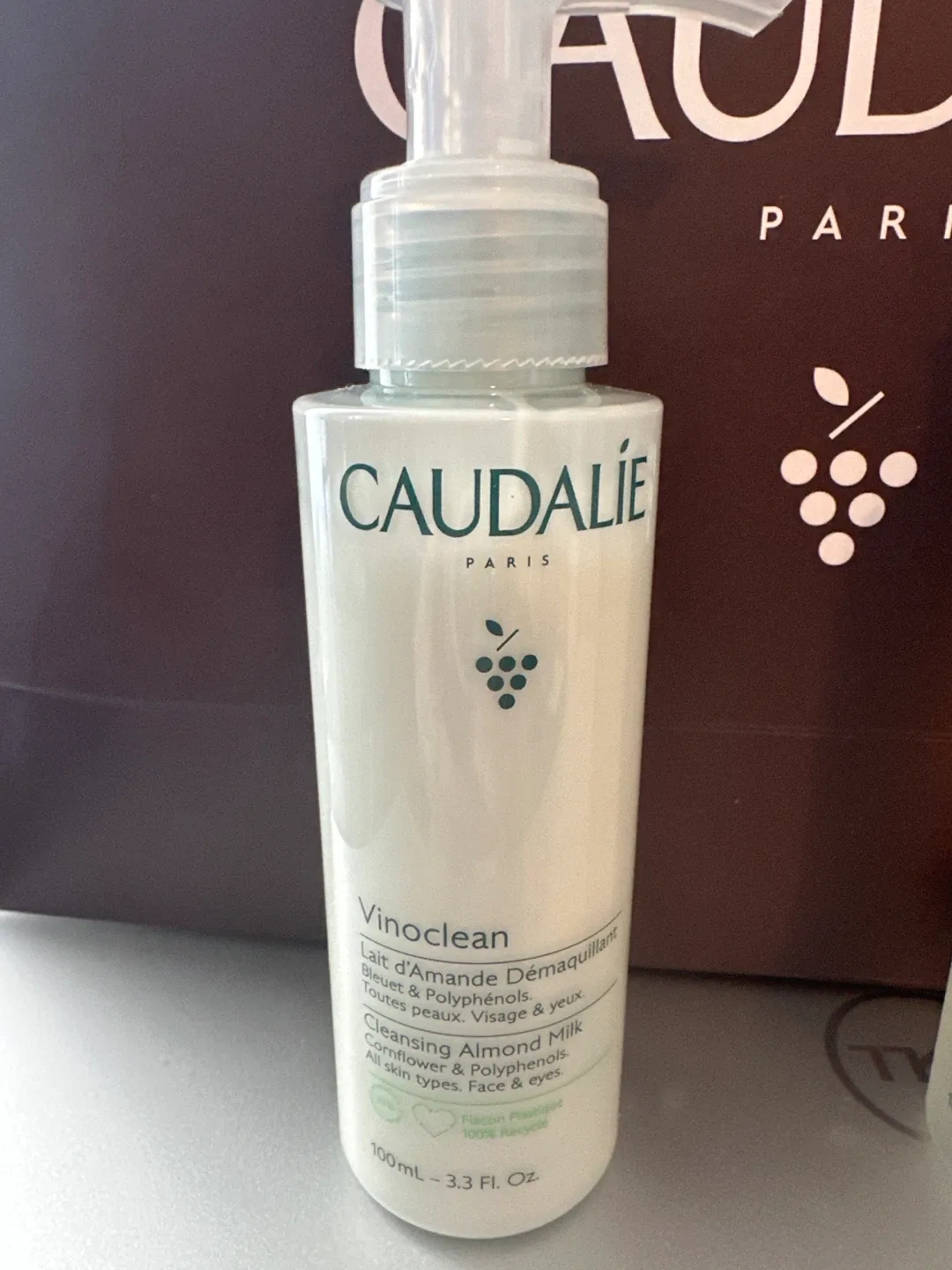 Caudalie Travel Vinoclean Moisturizing Toner & Cleansing Milk image indicator(2)