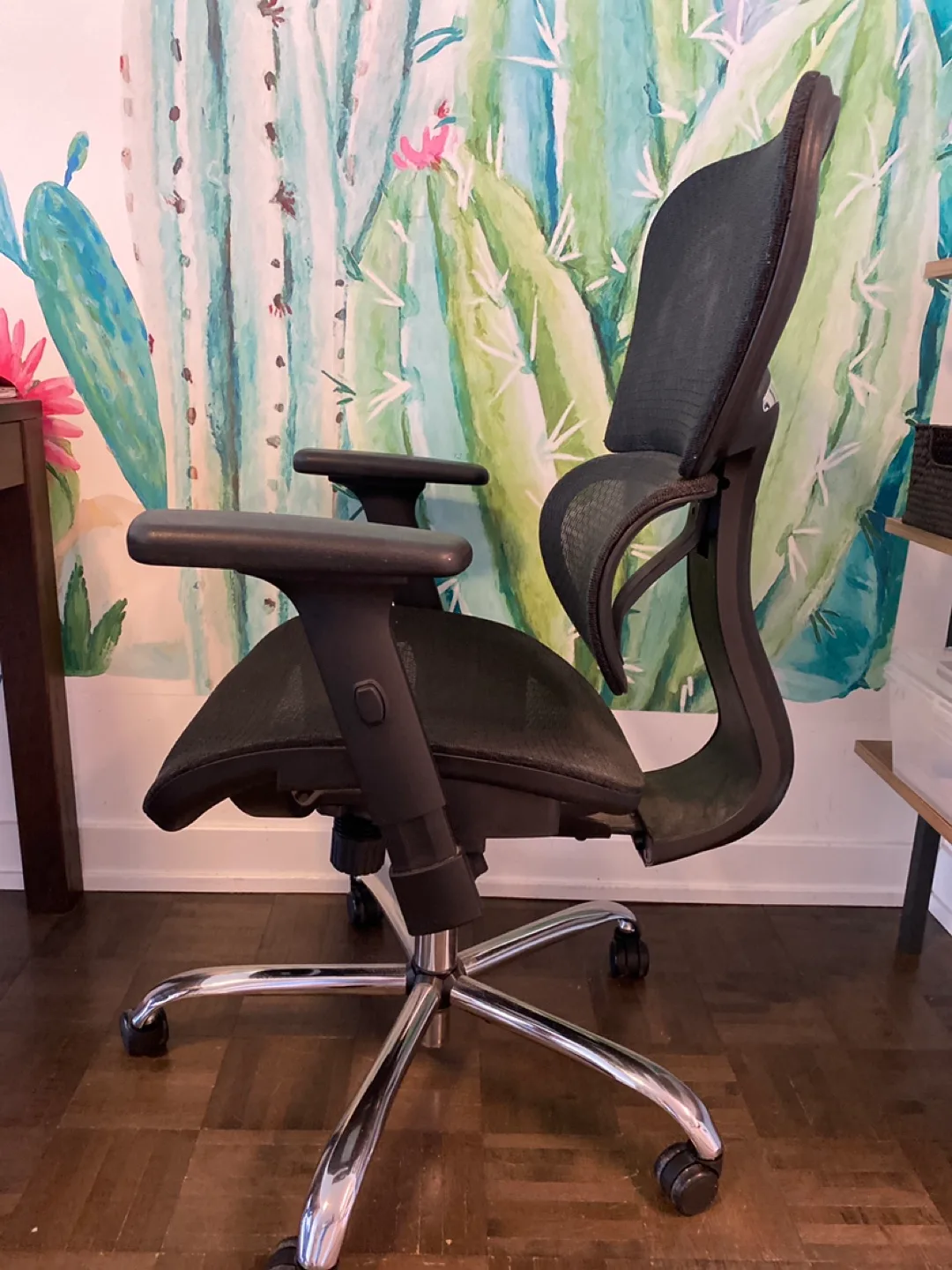 Moving Sale! Ergonomic Office Chair thumbnail