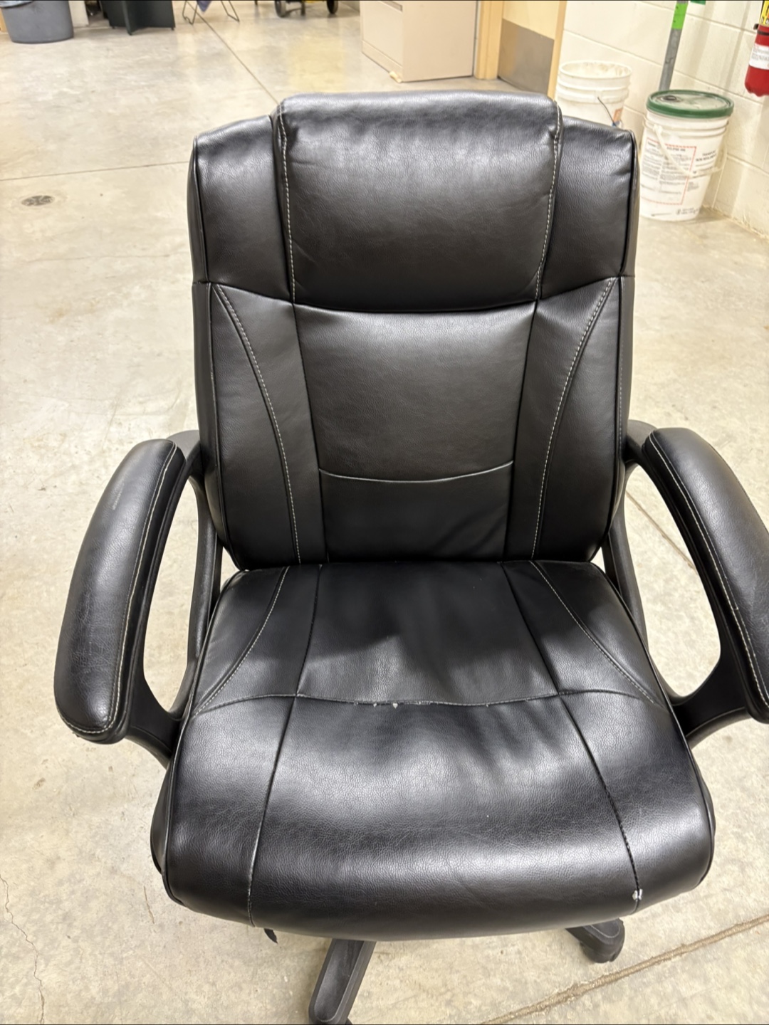 Black Office Chair - photo 2