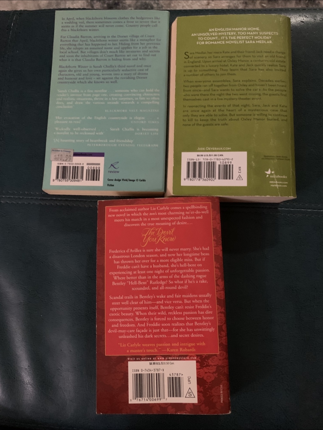 3 Paperback Novels: Challis, Deveraux, Carlyle - photo 2