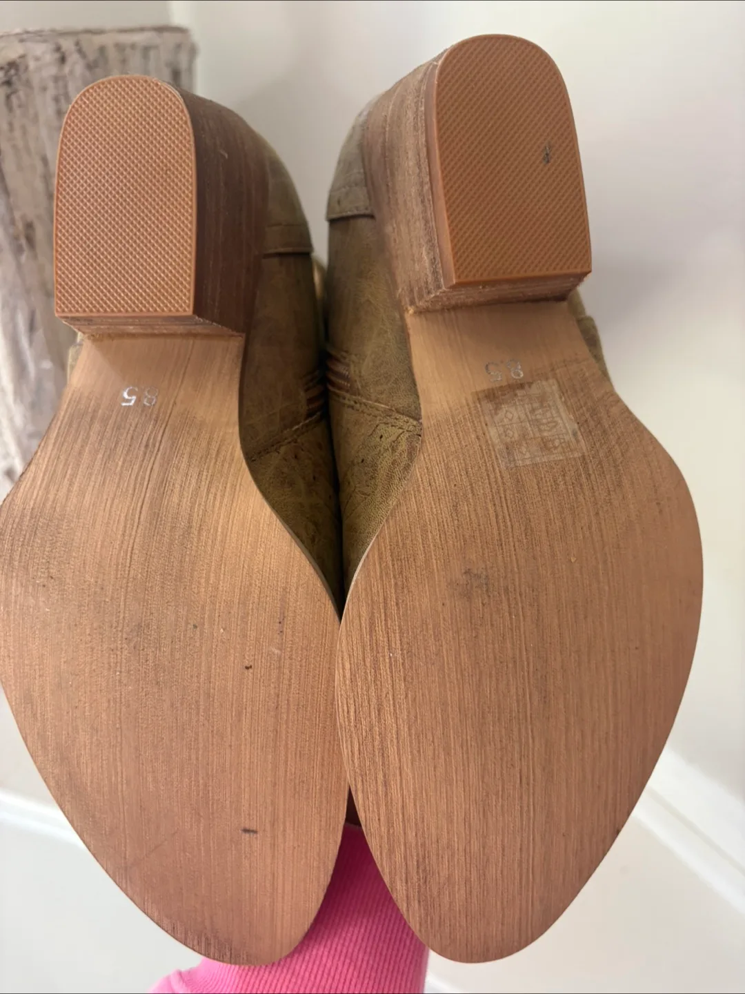 Brown Embroidered Cowboy Boots - Size 8.5 image indicator(4)