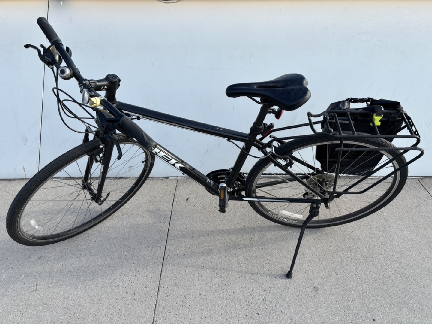 Trek Hybrid Bike with Rack and Waterproof Bags - photo 4