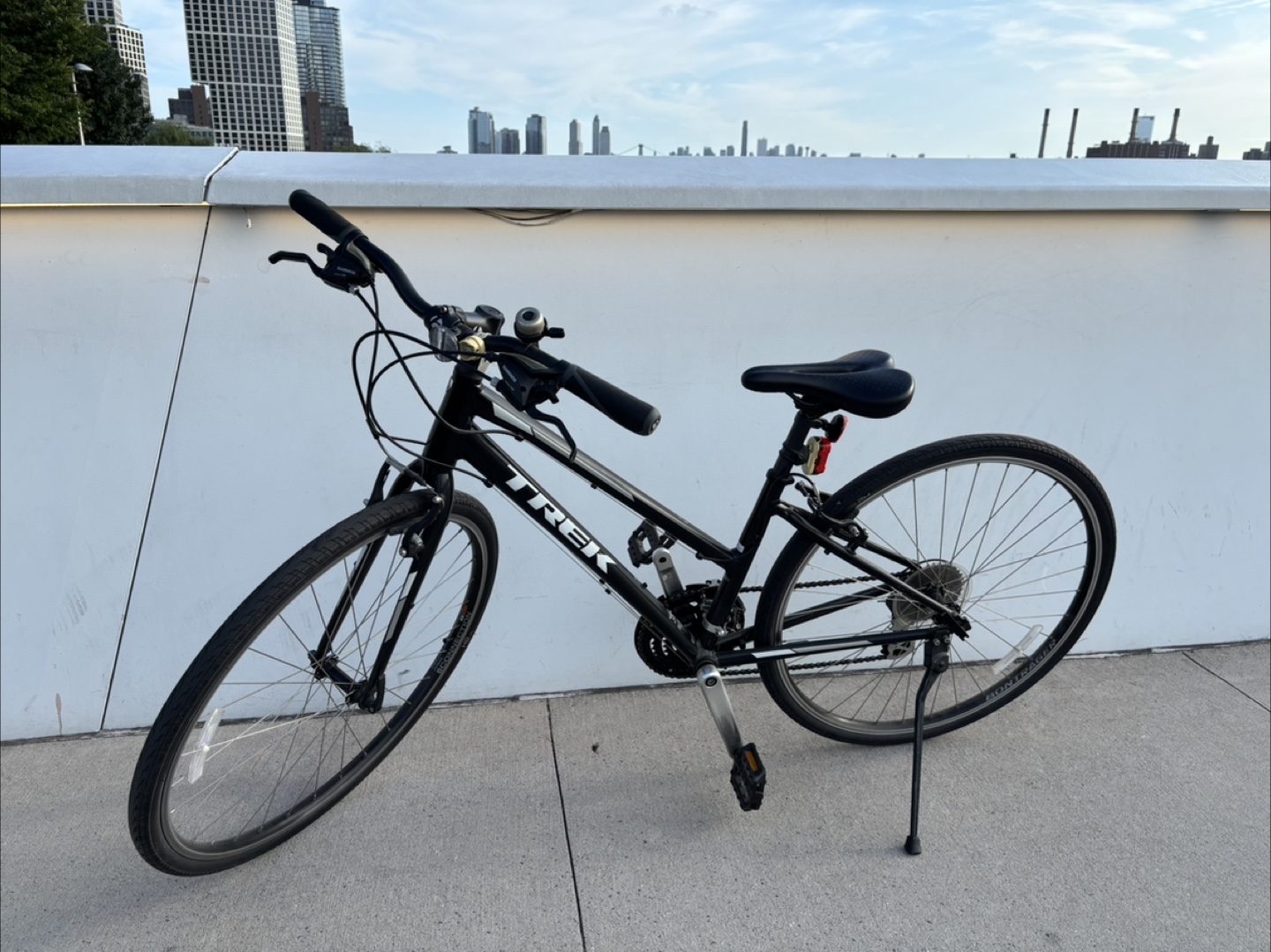 Trek Black Hybrid Women’s Bike - photo 4