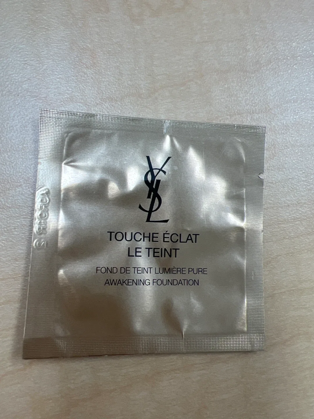 Yves Saint Laurent Touche Éclat Le Teint Foundation Sample thumbnail
