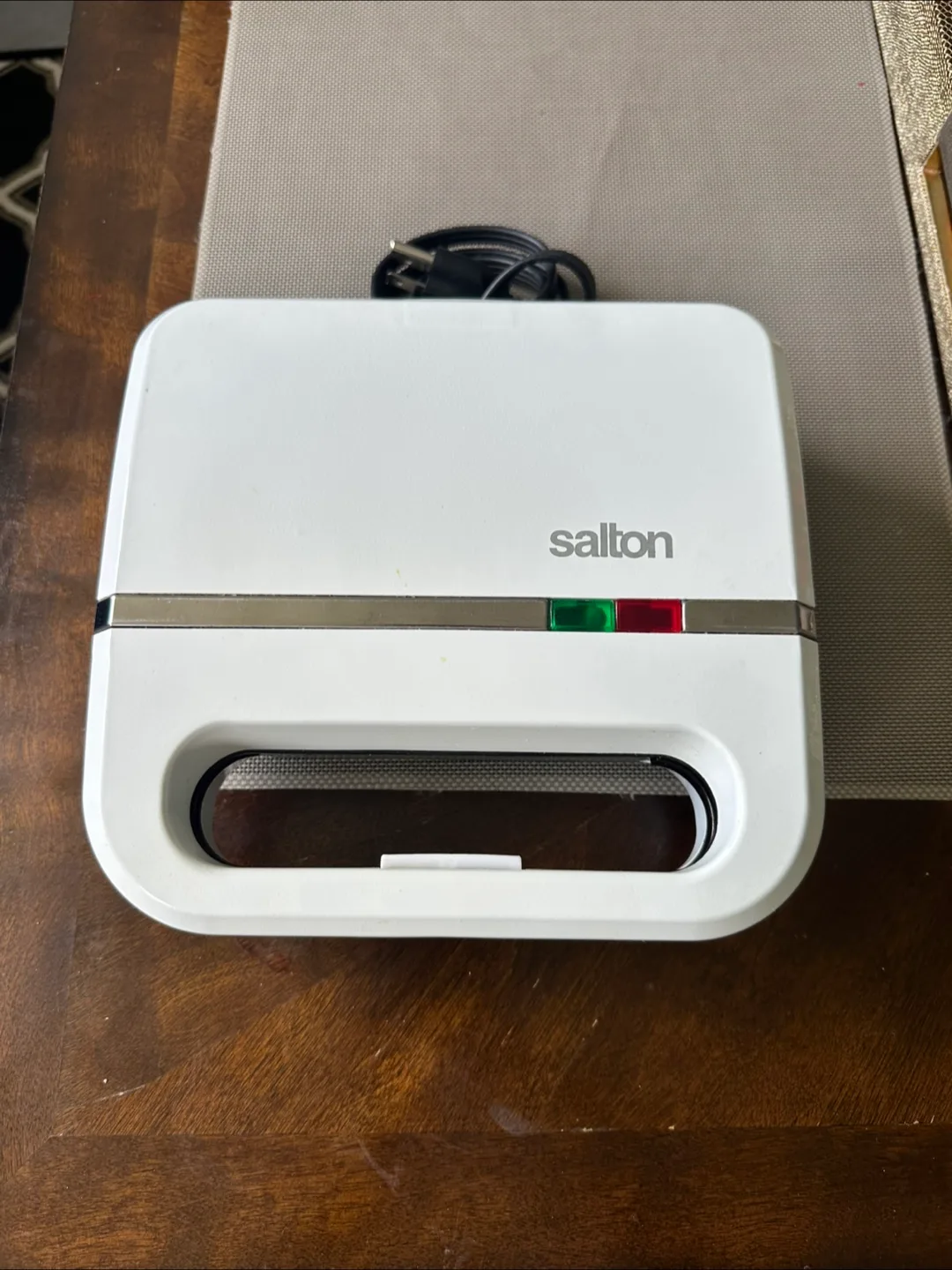 Salton Sandwich Maker thumbnail
